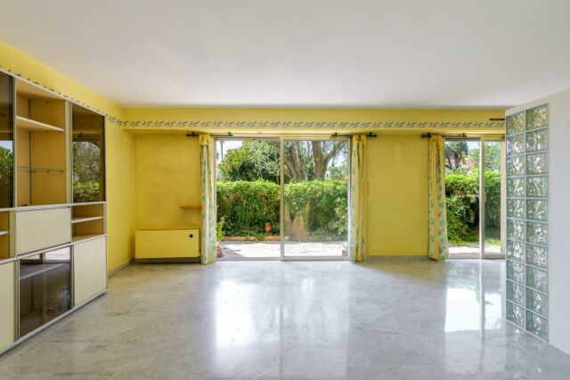 ☀️ R e g a r d  s u r  l a  b a i e  d e s  A n g e s 
N i c e |  9 3  A v.  d e  l a  L a n t e r n e 

[exclu]

Au calme absolu, appartement d’angle de type 2 pièces de 65 m² avec une terrasse / jardin de 53 m²

Possibilité 3 pièces après travaux 🔨

Cave et parking 🅿️ 

🏷️ 315 k€ 

👇🏻

🔑  Matthieu 
📞 +33 6 67 25 67 52
📧  matt@m-riviera.com 
⌨️ www.m-riviera.com

#jardin #avendre #mriviera #digitalrealestate #realtorlife #agentimmobilier #realtor #agenceimmobiliere #lifestyle #flatforsale #property #propertyforsale #appart #south #france #southoffrance #cotedazurnow #frenchriviera #cotedazurfrance #niceville #villedenice #nissalabella #nicecotedazur #ilovenice #nice06 #arenover #potentiel #calme #mls