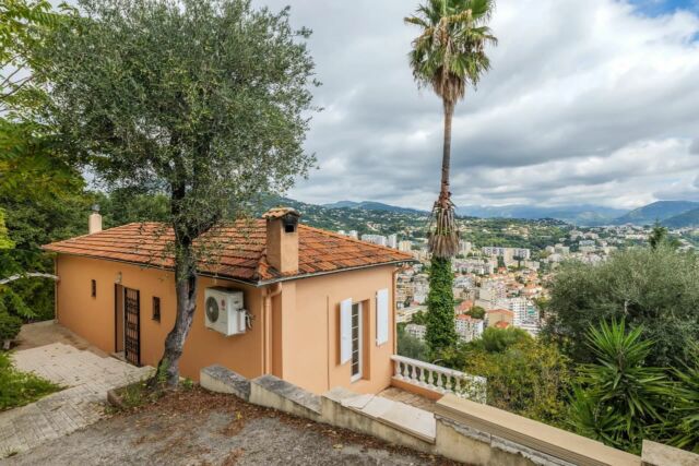 N o u v e a u t é  C o - E x c l u s i v e ! 

Nice Pessicart ☀️

Maison individuelle de style Mas provençal de 125 m² bénéficiant d’une terrasse de plus de 100 m² et un terrain de 1500 m². 

Vue panoramique sur la ville 🤩

Beau potentiel d’aménagement avec possibilité de créer une piscine à débordement ! 

🏷️ 625 k€ 

👇🏻

 🗝️ Mathias
📞 +33 7 71 02 54 50 
📧  mathias@m-riviera.com 
📱  @mathias_experiency 

Ou 

🗝️ Clara 
📞 +33 6 45 11 20 56
📧  clara@m-riviera.com 
📱  @clarafardet 

#mriviera #digitalrealestate #realestate #immobilier #agenceimmobiliere #nice06 #immobiliernice #cotedazur #ilovenice #niceville #lifestyle #agentimmobilier #villaforsale #maison #avendre #propertyforsale #frenchriviera #architecture #photography #passion #team #conseil #estimation #transaction