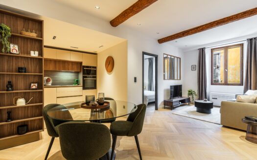 Appartement 3 pièces rénové Vieux Nice