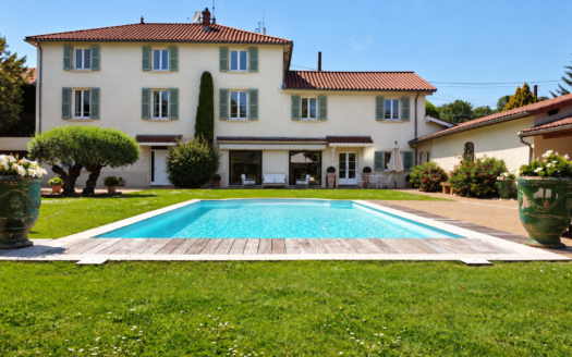Propriété de caractère du XIXe siècle avec piscine et jardin arboré à Collonges-au-Mont-d'Or, près de Lyon